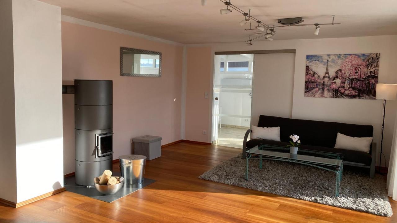 Fewo Luxus Wohnung Im Eigenen Ferienhaus, 120 Qm, Naehe Regensburg Mit Balkon, Terrasse & Garten, Gute Zuganbindung Laber エクステリア 写真