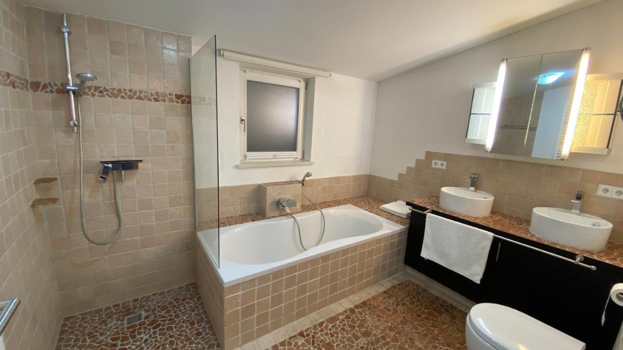 Fewo Luxus Wohnung Im Eigenen Ferienhaus, 120 Qm, Naehe Regensburg Mit Balkon, Terrasse & Garten, Gute Zuganbindung Laber エクステリア 写真